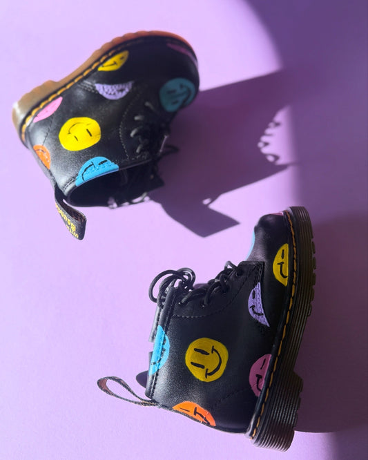 Dr. Martens Smiley Face Boots (kids UK 5)