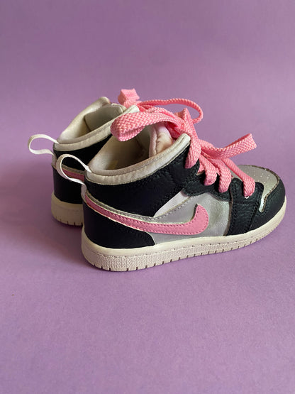 Nike Jordans Kids Trainers (size 7)