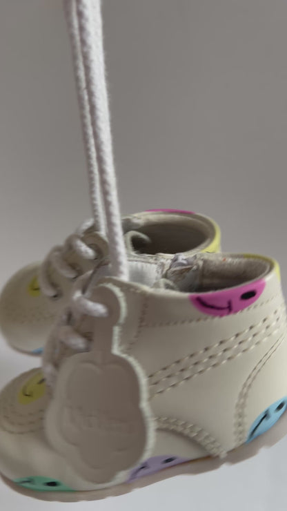 Kickers Boots Smiley Face (kids EU 17 UK 1)